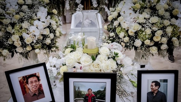 Menteri Pariwisata dan Ekonomi Kreatif/Kepala Badan Pariwisata dan Ekonomi Kreatif, Sandiaga Salahuddin Uno, menyampaikan ucapan duka atas meninggalnya ayah mertua dari Wamen Angela. Menteri Pariwisata dan Ekonomi Kreatif/Kepala Badan Pariwisata dan Ekonomi Kreatif, Sandiaga Salahuddin Uno, menyampaikan ucapan duka atas meninggalnya ayah mertua dari Wamen Angela.