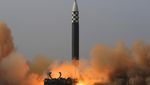 Momen Kim Jong-Un Tinjau Uji Tembak Rudal Antarbenua Korut