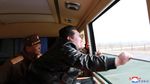 Momen Kim Jong-Un Tinjau Uji Tembak Rudal Antarbenua Korut