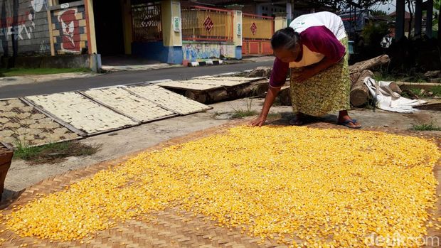 Pelaku UMKM produk marning, karak dan lempeng di Boyolali terdampak minyak goreng mahal, Jumat (25/3/2022).
