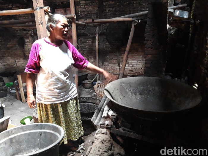 Pelaku UMKM produk marning, karak dan lempeng di Boyolali terdampak minyak goreng mahal, Jumat (25/3/2022).