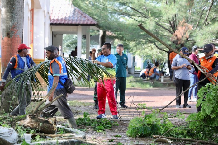 Pemerintah Kota (Pemkot) Banda Aceh kembali adakan kegiatan gotong-royong (Gotroy) massal yang dipimpin oleh Wali Kota Banda Aceh Aminullah Usman