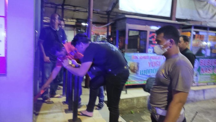 Polisi olah TKP di gerai ATM yang nyaris dibobol di Bogor