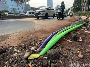 Proyek Galian Kabel Tinggalkan Masalah di Jalan Gatsu