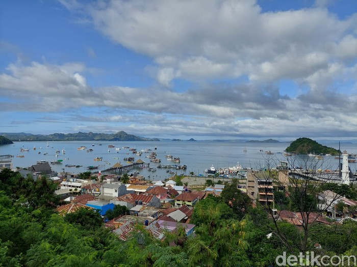 Puncak Waringin di Labuan Bajo Puncak Waringin di Labuan Bajo