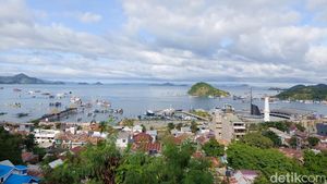 Foto: Pemandangan Pelabuhan Labuan Bajo Secantik Ini