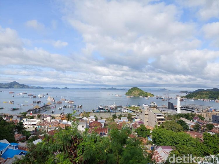 Foto: Pemandangan Pelabuhan Labuan Bajo Secantik Ini