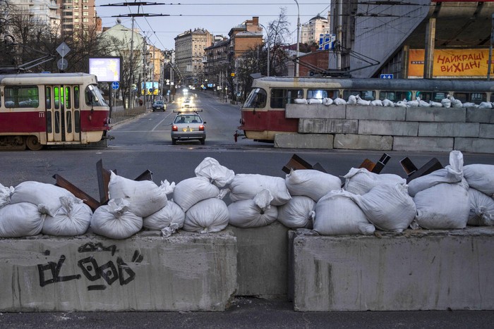 Russia Ukraine War Volunteers at a sand beach fill sandbags to defend the city, in Odesa, southern Ukraine, on Wednesday, March 23, 2022. Western officials say that Ukrainian resistance has halted much of Russia's advance. (AP Photo/Petros Giannakouris)