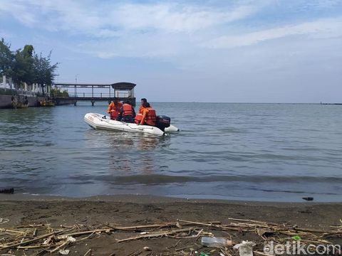 Seorang pemancing hilang tenggelam di Pelabuhan Kendal, Jumat (25/3/2022).