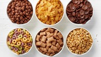 Menu sarapan sebaiknya diperhatikan. Jangan lagi sering konsumsi sereal manis tinggi gula. Bahan utamanya biasanya juga tepung olahan yang rendah serat dan ditambahkan banyak bahan kimia. Foto: Getty Images/iStockphoto/beats3