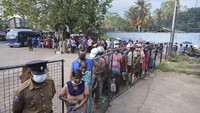 Selain LPG, warga juga kesulitan untuk mendapatkan minyak tanah untuk memasak.