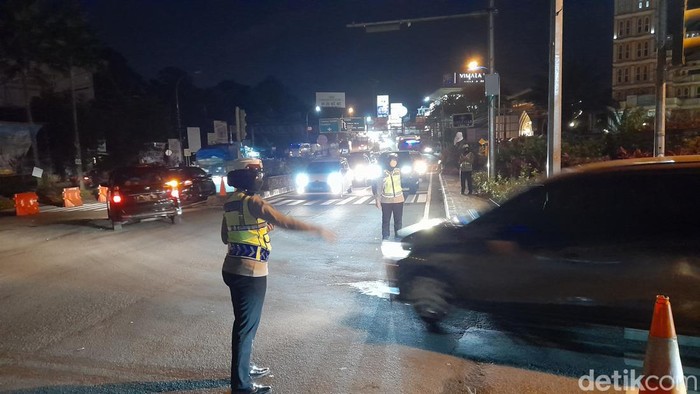 Suasana kawasan Puncak Bogor Jumat (25/3) malam
