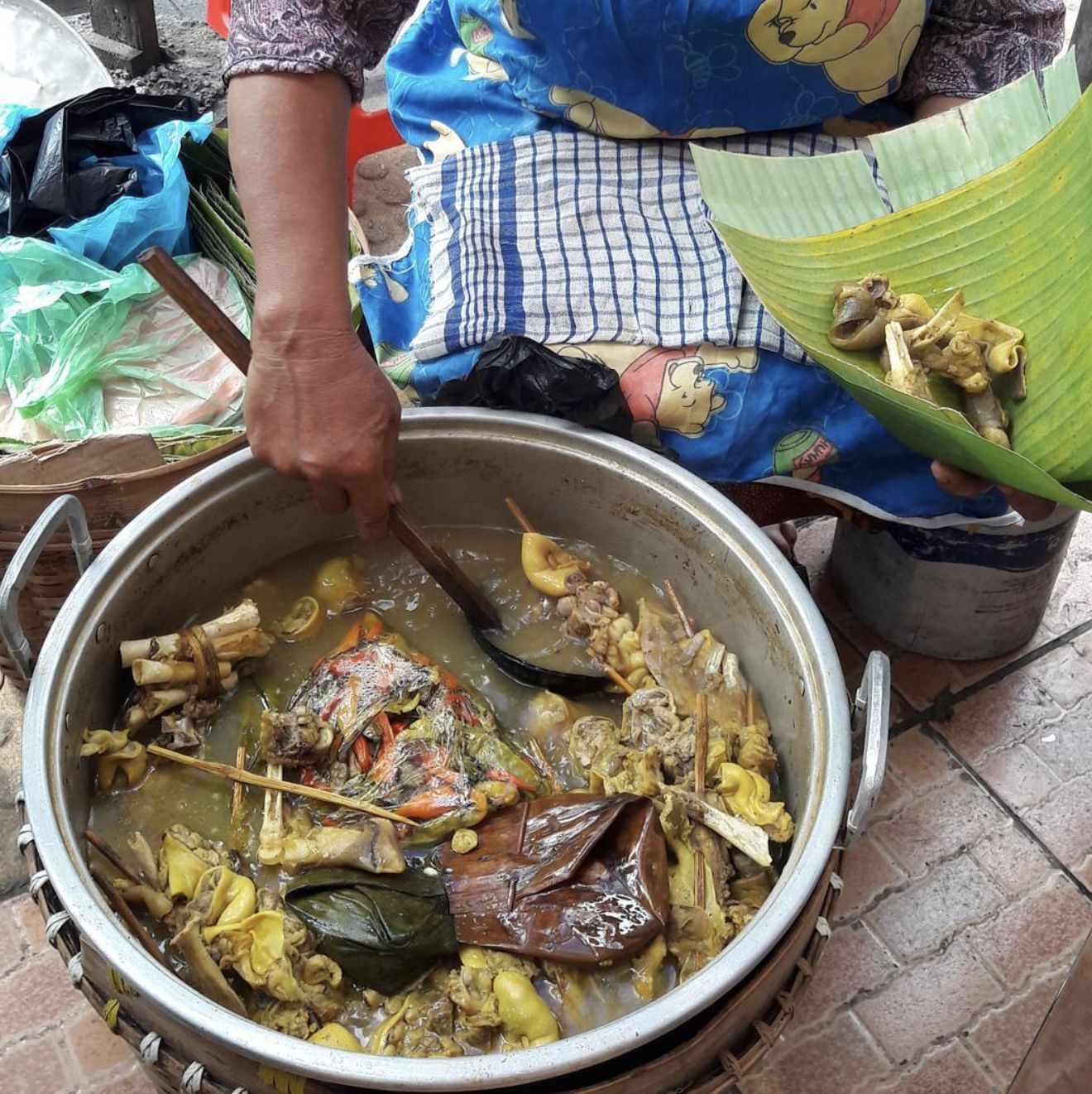 Tengkleng yang terkenal di Pasar Gede Solo