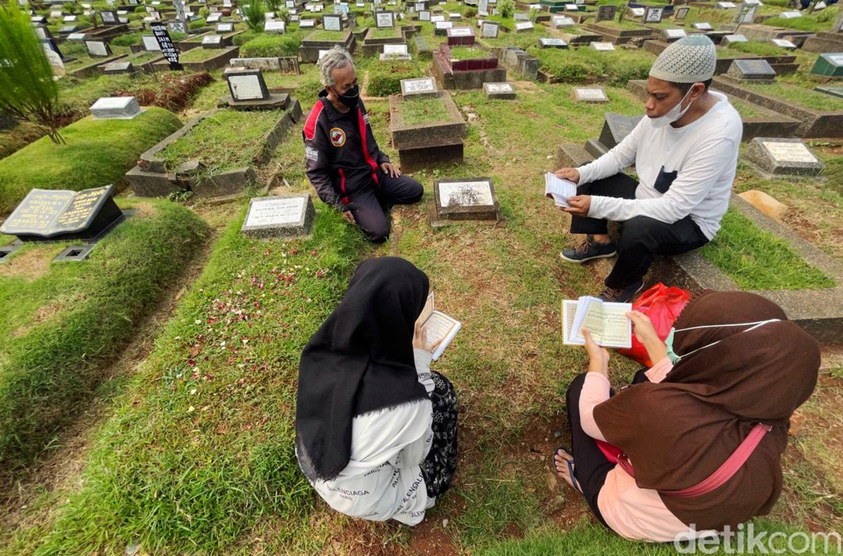 Doa ke kuburan orang tua