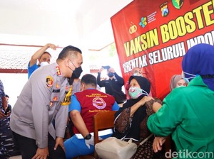 Vaksinasi Lansia di Banyuwangi Berbonus Minyak Goreng