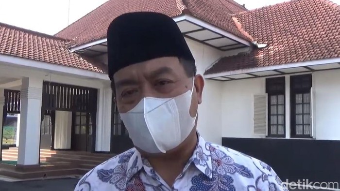 Agus Salim Kadispendik Lumajang merespons tentang apa yang dilakukan Pak Ribut.