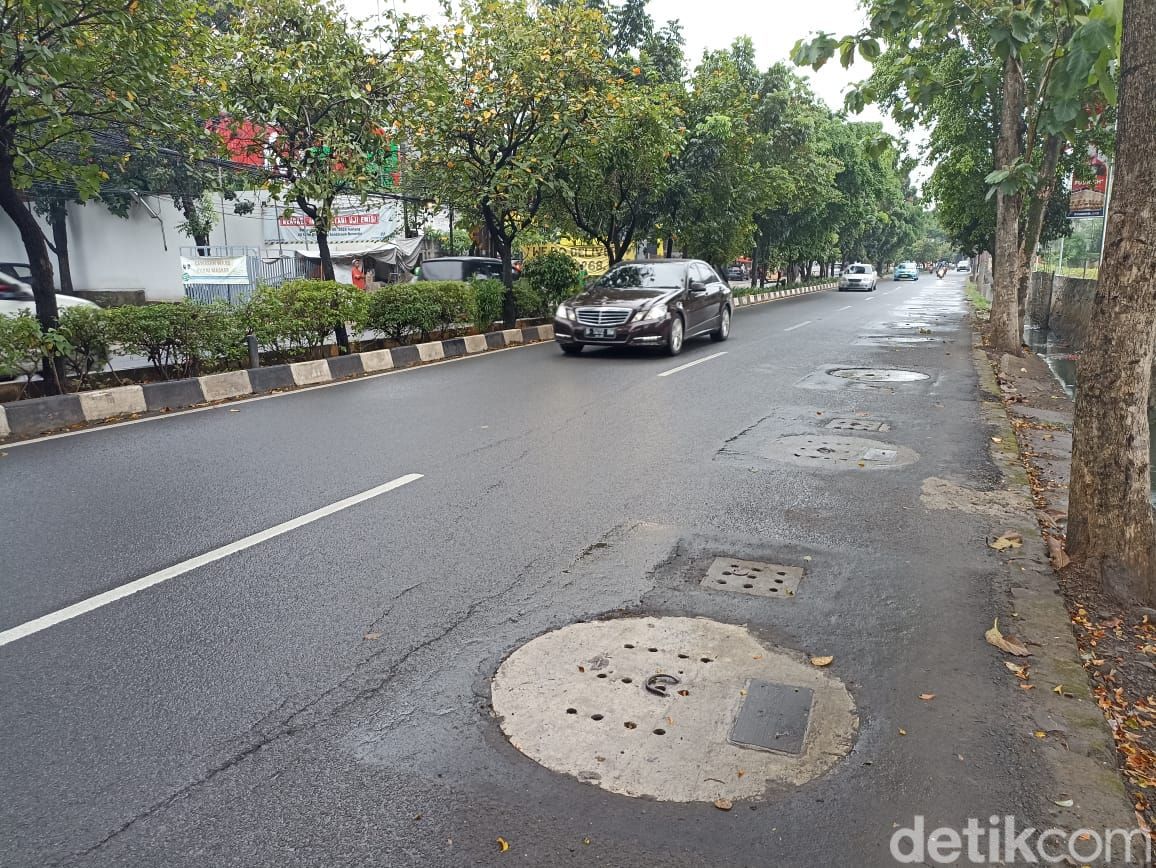 Deretan sumur resapan di Jl Karang Tengah, Jakarta Selatan, 26 Maret 2022. (Wildan Noviansah/detikcom)
