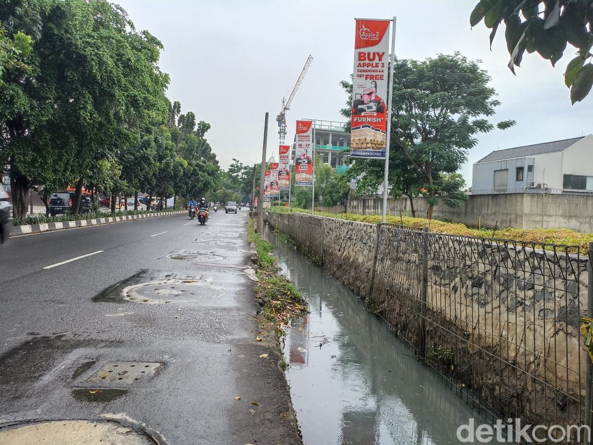 Deretan sumur resapan di Jl Karang Tengah, Jakarta Selatan, 26 Maret 2022. (Wildan Noviansah/detikcom)