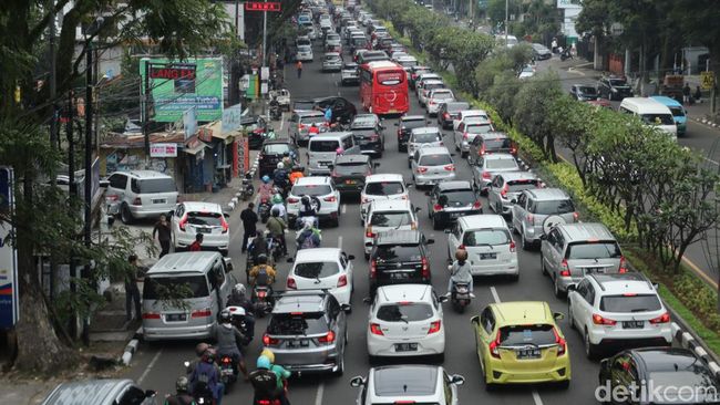 Benang Kusut Lalu Lintas Kota Bandung yang Belum Terurai