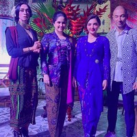 Annisa Yudhoyono dan Ashanty bersolek dengan kebaya bernuansa biru. Tidak ketinggalan, Aming yang memakai kebaya berwarna hitam. (Foto: Instagram)
