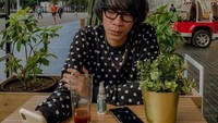 Nama Aming kembali jadi perbincangan karena penampilannya yang nyentrik saag menghadiri acara ulang tahun teman artisnya.Foto: Instagram @amingisback