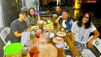 Di Instagramnya, Aming sering membagikan momen kuliner bersama teman-temannya. Salah satunya saat makan malam bersama Afgan dan Rossa. Foto: Instagram @amingisback