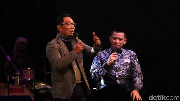 Gubernur Jabar Ridwan Kamil dan Komika Boris Bokir dalam acara Launching detikJabar, Sabtu (26/3/2022)