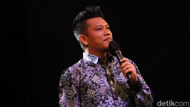 Gubernur Jabar Ridwan Kamil dan Komika Boris Bokir dalam acara Launching detikJabar, Sabtu (26/3/2022)