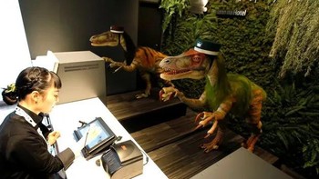 Robot di Jepang sudah umum ya. Sampai mereka punya robot resepsionis, tapi dinosaurus. Foto: (Japan Today)