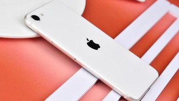 HP ini membawa RAM 4 GB. Foto: Sina Mobile