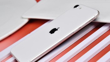 Di Ameraika Serikat, harga iPhone SE 2022 dilepas mulai dari Rp 6,2 juta. Foto: Sina Mobile