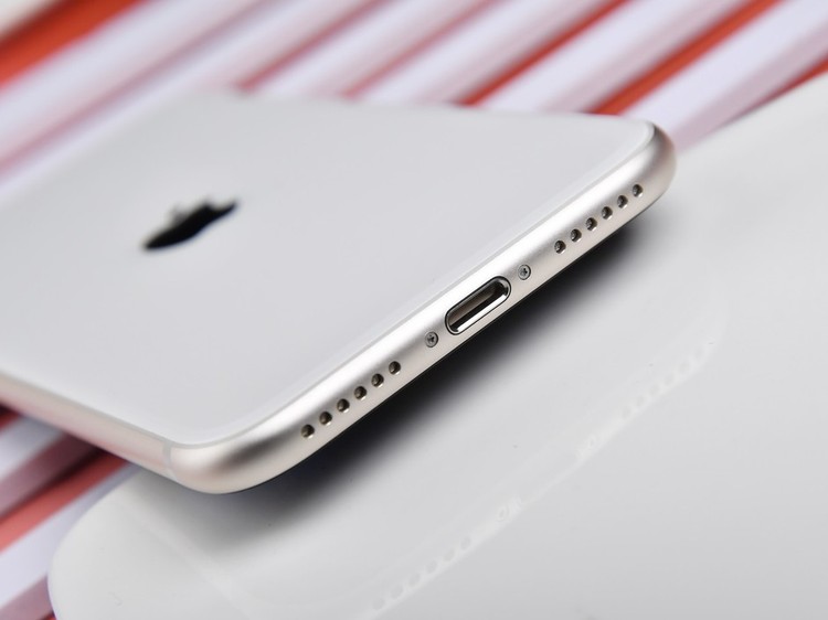 iPhone SE 2022