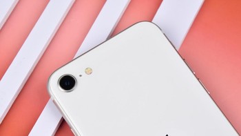 Ada satu kamera yang disematkan di bagian belakang. Foto: Sina Mobile