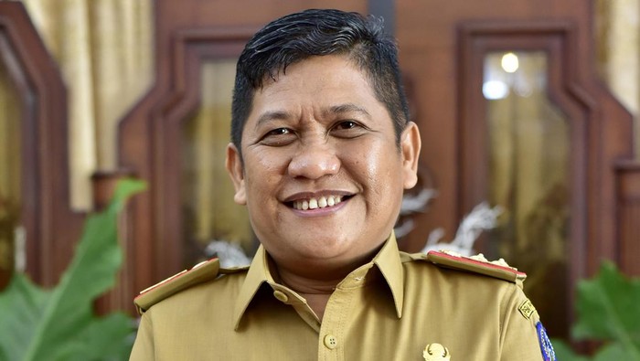 Kadis Kominfo Sulsel, Amson Padolo