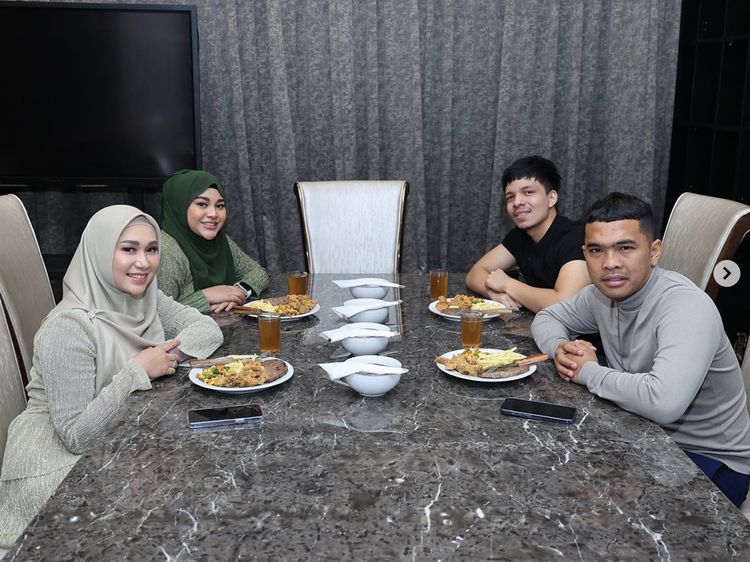 Keseruan Putra Siregar Saat Makan Bareng Atta-Aurel hingga Ria Ricis