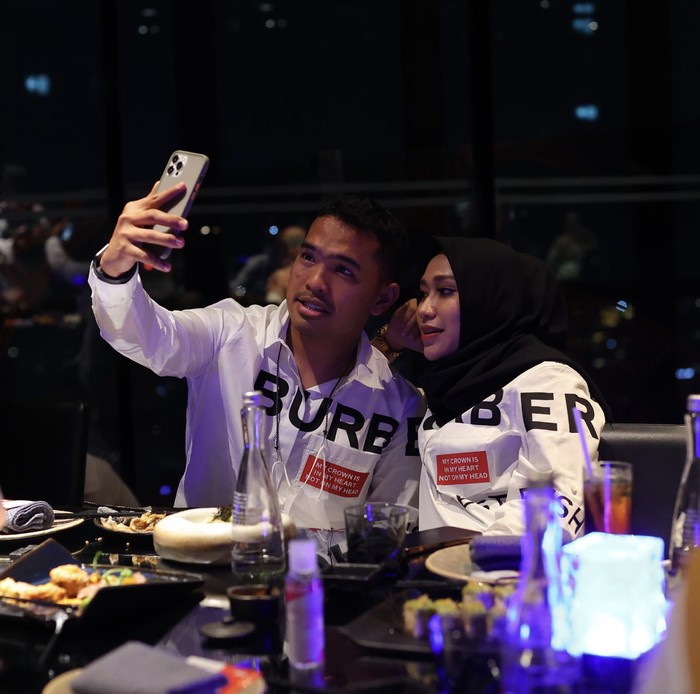 Keseruan Putra Siregar Saat Makan Bareng Atta-Aurel hingga Ria Ricis Keseruan Putra Siregar Saat Makan Bareng Atta-Aurel hingga Ria Ricis