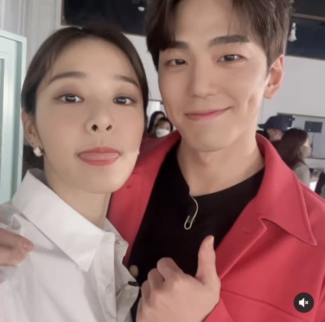 Meskipun sempat perang dingin, karakter Cha Sung Hoon (pemain Kim Min Kyu) dan Seol In Ah (pemain Seol In Ah) akhirnya mengakui perasaan satu sama lain. Adegan ciuman mereka dalam episode delapan viral menjadi perbincangan di media sosial. Foto: dok. Instagram @_seorina