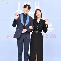 A Business Proposal menjadi salah satu drama Korea terpopuler saat ini. Meskipun menyorot hubungan pemain utama Kim Sejeong dan Ahn Hyo Seop, pasangan Seol In Ah dan Kim Min Kyu juga tak kalah manis. Foto: dok. SBS