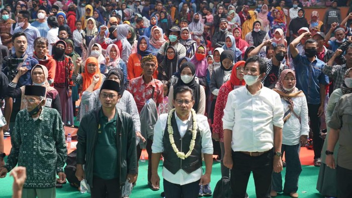 Koalisi Masyarakat Priangan Timur Dukung Cak Imin Maju Capres 2024 Sebanyak 5.000 orang dari Koalisi Masyarakat Sipil yang terdiri dari Serikat Petani Pasundan (SPP), nelayan, komunitas kreatif, dan buruh di Priangan Timur mendeklarasikan dukungan pada Ketum PKB Abdul Muhaimin Iskandar untuk maju dalam Pilpres 2024.