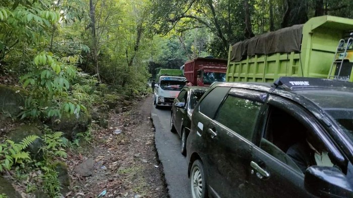 Kondisi kemacetan di ruas jalan nasional Maros-Bone