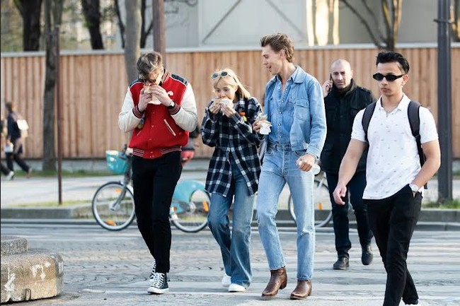 Selain Austin, Direktur Celine, Peter Utz, juga ikut bersama mereka. Foto: Dok. Weibo