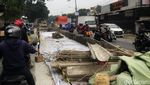Macet Terdampak Perbaikan Jalan di Parung, Sabar Melintas Ya Gaess...