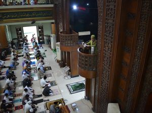 Masjid Agung Al Barkah Bekasi Bakal Tarawih dengan Saf Rapat, Tetap Bermasker
