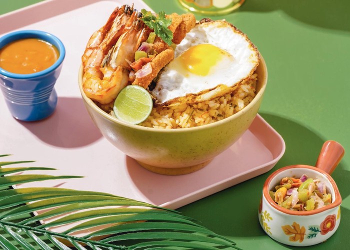 Mengenal Menu Mewah Cita Rasa Thailand-Indonesia Mangkokku kembali berinovasi menyajikan hidangan rice bowl unik dengan meluncurkan menu kolaborasi dengan juara pertama ajang kompetisi masak Master Chef Indonesia termuda, Jesselyn Lauwreen.