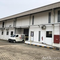 Luas bangunan pabrik ini sekitar 9,4 hektar. Kosme sebagai holding company berusaha terus melahirkan produk-produk terbaru. Salah satunya produk herbal maupun food supplement melalui unit usahanya.  Foto: Gresnia/Wolipop.