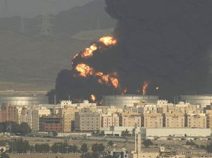 Pemberontak Yaman Serang Fasilitas Minyak Arab Saudi