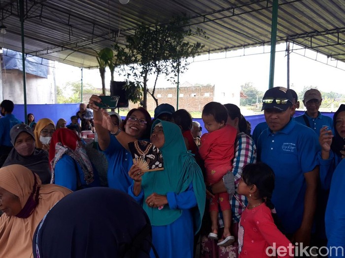 Warga Dukuh Klinggen, Desa Guwokajen, Kecamatan Sawit, menggelar acara perpisahan karena terdampak jalan tol Yogya-Solo.