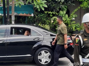 Snapshots: Jokowi Jenguk Buya Syafii di Sleman