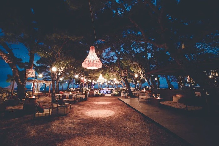 Restoran dengan Pemandangan Terbaik di Dunia Ini Berlokasi di Kastil Berusia 200 Tahun! Restoran dengan Pemandangan Terbaik di Dunia Ini Berlokasi di Kastil Berusia 200 Tahun!