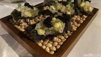 Program Kitchen Takeover dari MODENA Culinaria mengajak foodies di Jakarta untuk merasakan sensasi fine dining terbaik di Mauri Restaurant tanpa perlu terbang ke Bali. Chef Maurizio Bombini juga turut didatangkan langsung untuk menyuguhkan hidangan Italia kontemporer yang cita rasanya autentik kepada para foodies Jakarta. Foto: detikFood/Yenny Mustika Sari
